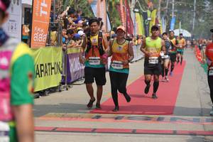 BIB: 4672
                            <button type="button" onclick="openModal(8249773)" class="btn btn-primary btn-sm float-right btn-popup" data-toggle="modal" data-target=".modal-high-quality">
                        <i class="fas fa-shopping-cart"></i> Add to Cart
                    </button>
                                            <button type="button" onclick="isThisMe(8249773, true)" class="btn btn-success btn-sm float-right btn-popup btn-isme hidden" data-toggle="tooltip" data-placement="bottom" title="นี่คือรูปของคุณใช่ไหม คลิกที่นี่เพื่อเอาเข้าอัลบั้ม">
                        <i class="fas fa-plus"></i> Add to album
                    </button>
                    <button type="button" onclick="isThisMe(8249773, false)" class="btn btn-warning btn-sm float-right btn-popup btn-isnotme hidden">
                        <i class="fas fa-ban"></i> Remove from album
                    </button>